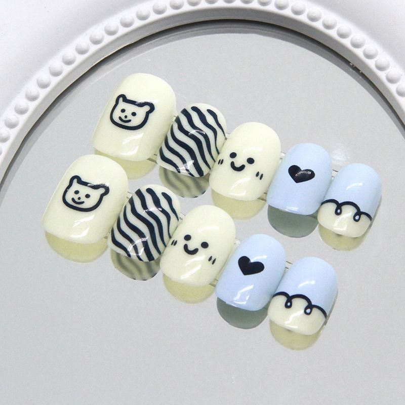 24pcs Kids Makeup Nails Artificial Nails Chips Manicure Wearable Nail Stickers Nail Art Chips Finished Press on Nail Smudging Design for Child
