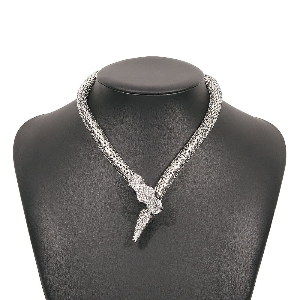 Luxy Snake Chain Necklace Golden Charm Hip Hop Fashion Jewelry Short Necklace For Woman Girl's Accessories Rhinestone