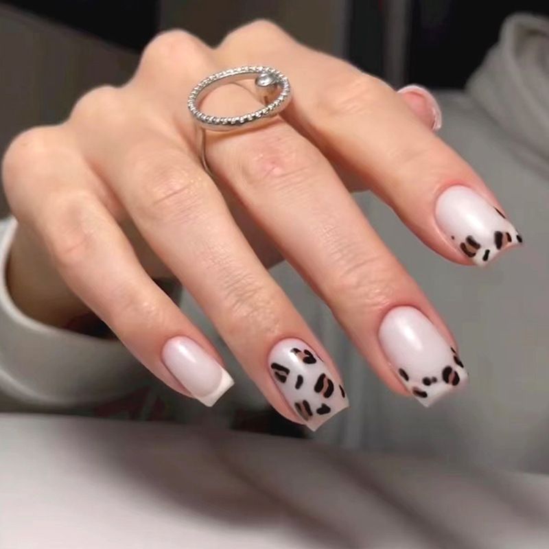 24pcs Leopard Print Wearable Fake Nails French Style Reusable Stick On Nails Press on Full Cover False Nail Tips with Jelly Stickers Makeup Accessories view 2