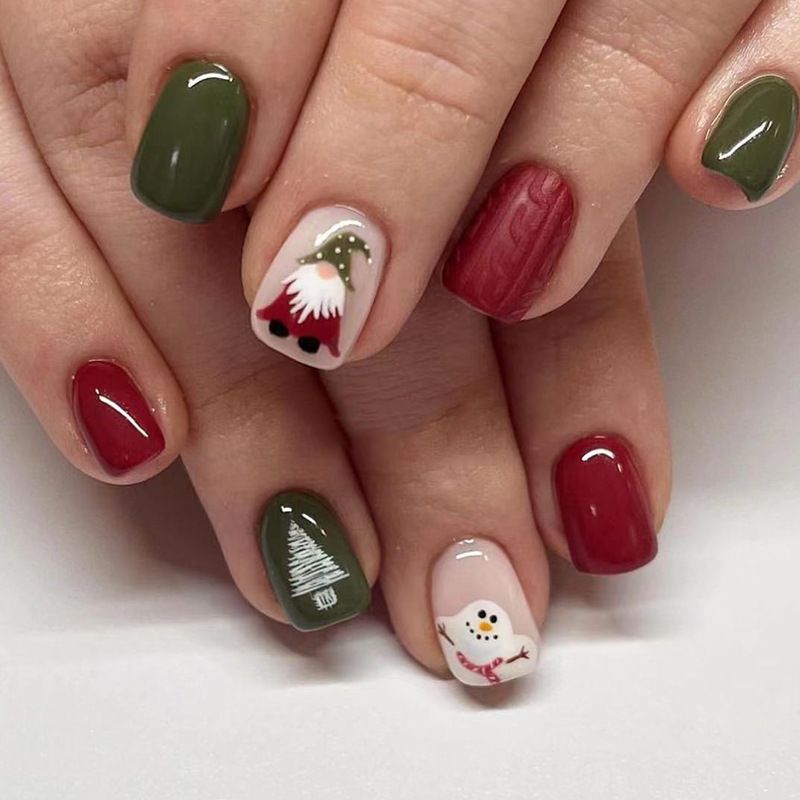 NEW 24pcs Wearable Fake Nails Christmas Reusable Stick On Nails Press on Full Cover False Nail Tips with Jelly Stickers Makeup Accessories Santa Claus Red Green