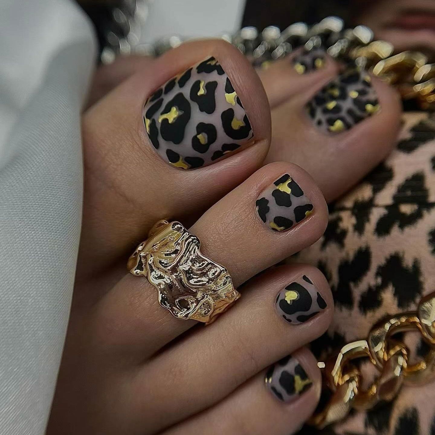 24 pcs Leopard Print Toe Fake Nails Toenail Wearable Nail Stickers Detachable False Nail Tips With Jelly Stickers Toes Nails Art