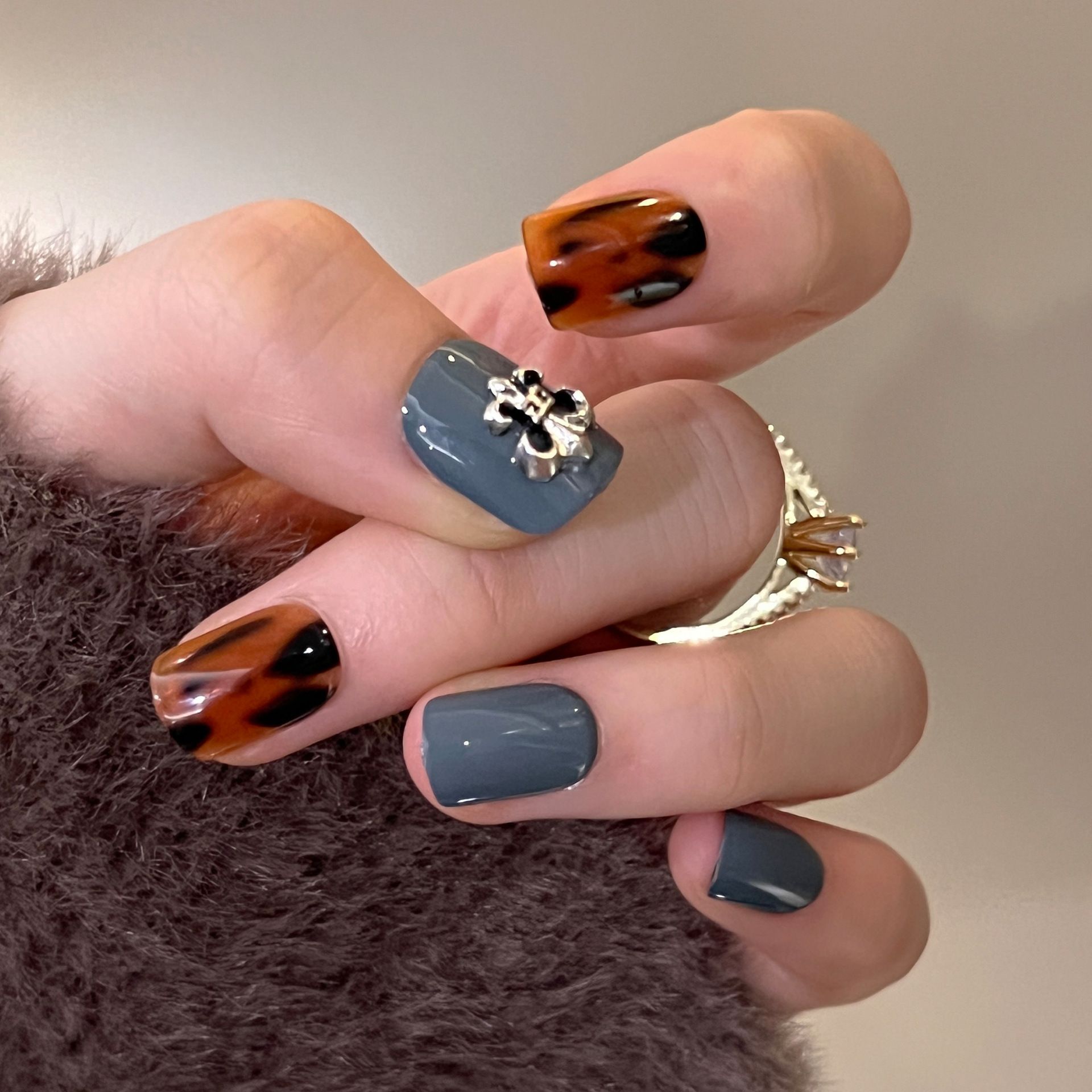 24pcs Leopard Print Wearable Fake Nails Reusable Stick On Nails Press on Full Cover False Nail Tips with Jelly Stickers Makeup Accessories