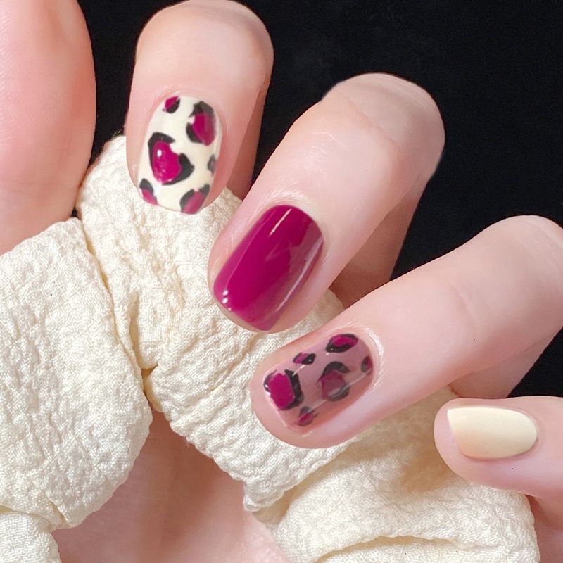 24pcs Leopard Print Wearable Fake Nails Reusable Stick On Nails Press on Full Cover False Nail Tips with Jelly Stickers Makeup Accessories view 3