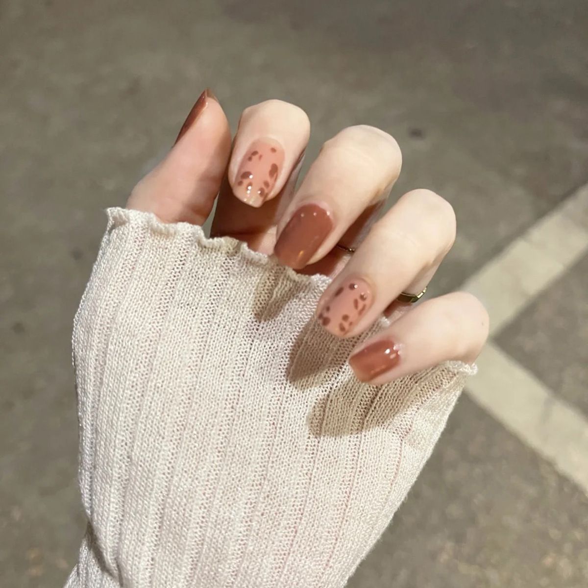 24pcs Leopard Print Wearable Fake Nails Reusable Stick On Nails Press on Full Cover False Nail Tips with Jelly Stickers Makeup Accessories Brown view 2