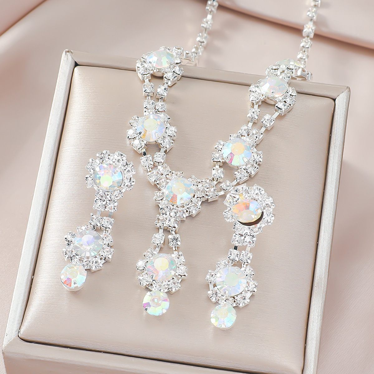 Fashion Temperament Elegant Bridal Necklace Earrings Set European And American New Products Simple Trend Claw Chain Jewelry Set