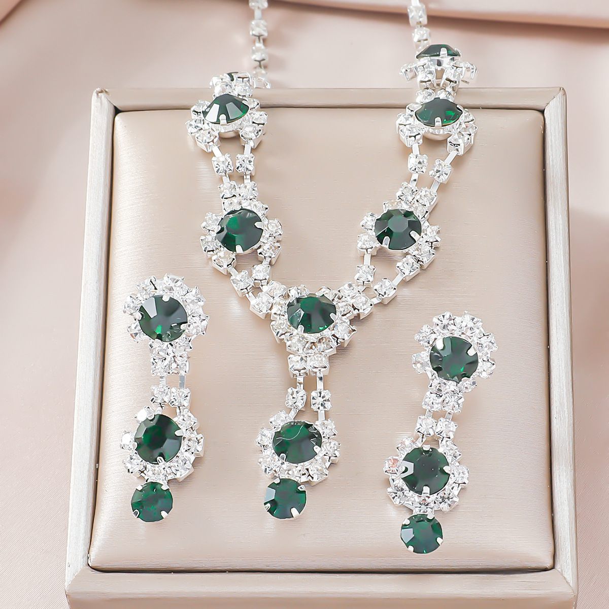 Fashion Temperament Elegant Bridal Necklace Earrings Set European And American New Products Simple Trend Claw Chain Jewelry Set