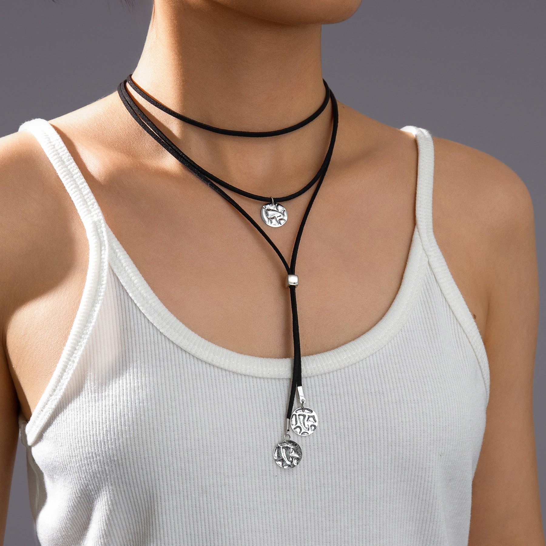 Stylish Antique Silver Disc Pendant Flannel Multi-Layer Adjustable Women'S Necklace Suitable For Commuting Vacation