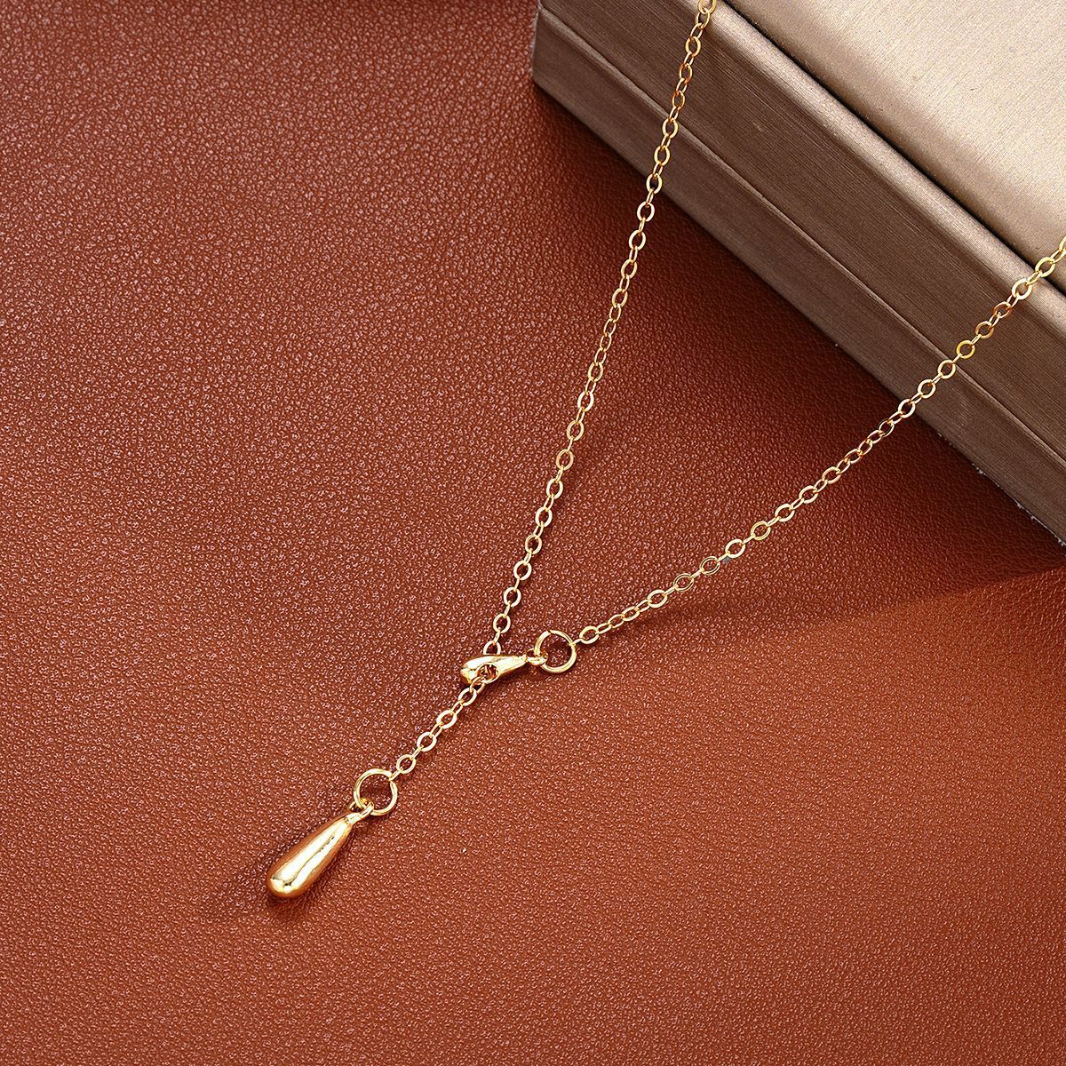 Light Luxury Niche Autumn And Winter Water Drop Fringed Gold Necklace Women'S Collarbone Chain Sweater Chain