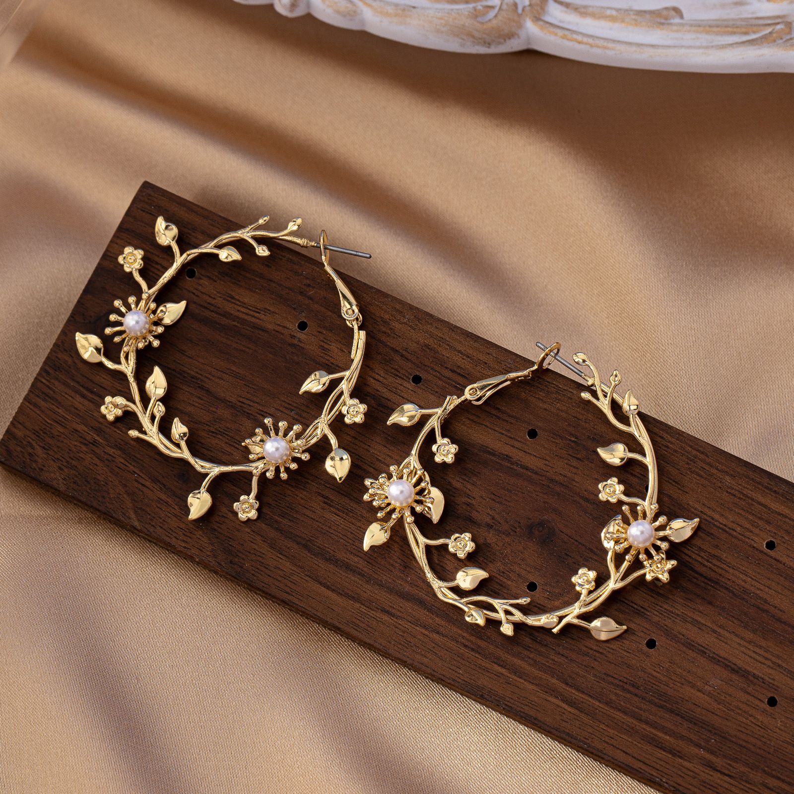Earrings Sweet Wind Thorns Rattan Rose Flower Stud Earrings High-End Metal Hollow Exquisite Earrings