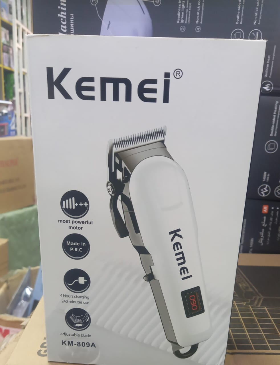 ELECTRIC SHAVER.NEW ARRIVALS BEST QUALITY Kemei Rechargeable Hair Shaver Clipper /Shaving Machine . Adopt stainless steel blade which is durable non-irritating trimming on even sensitive skin