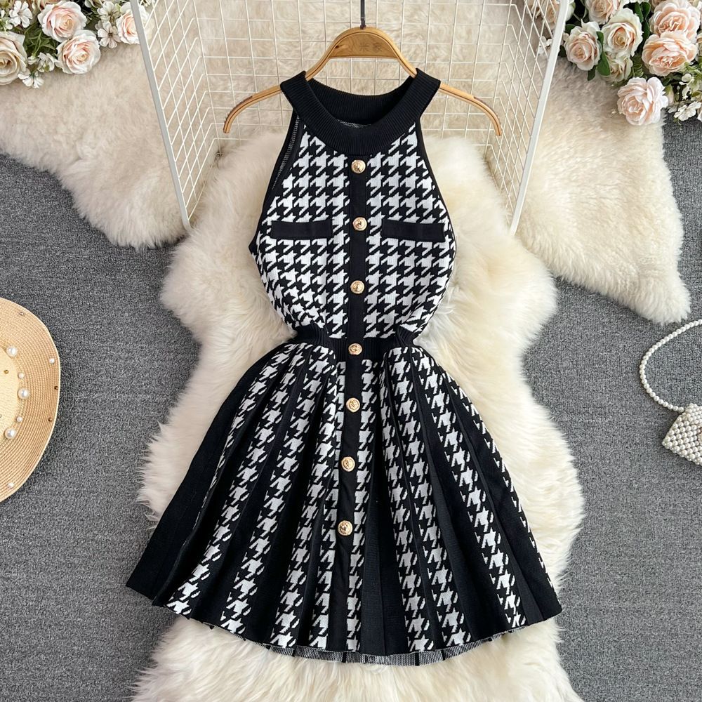 New product selection: Summer American retro style sexy hanging neck, off shoulder, sleeveless waist, slim and short A-line knitted socialite style dress