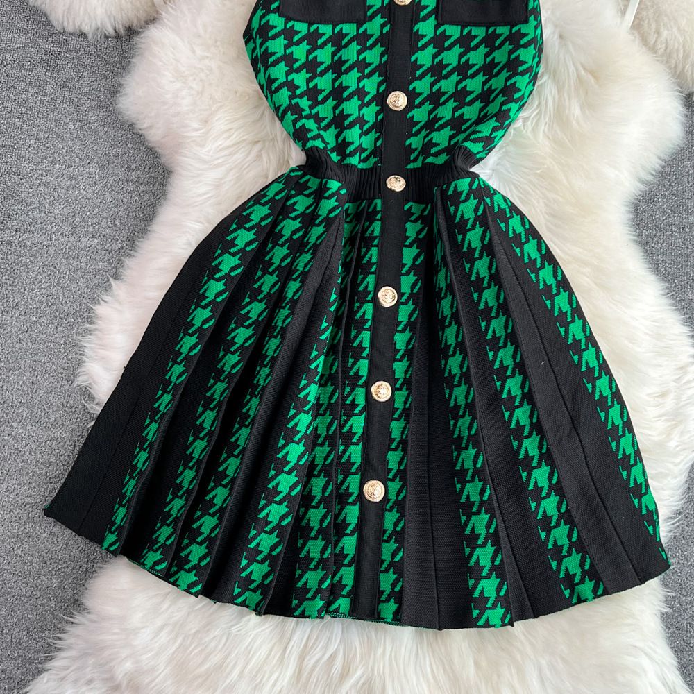 New product selection: Summer American retro style sexy hanging neck, off shoulder, sleeveless waist, slim and short A-line knitted socialite style dress