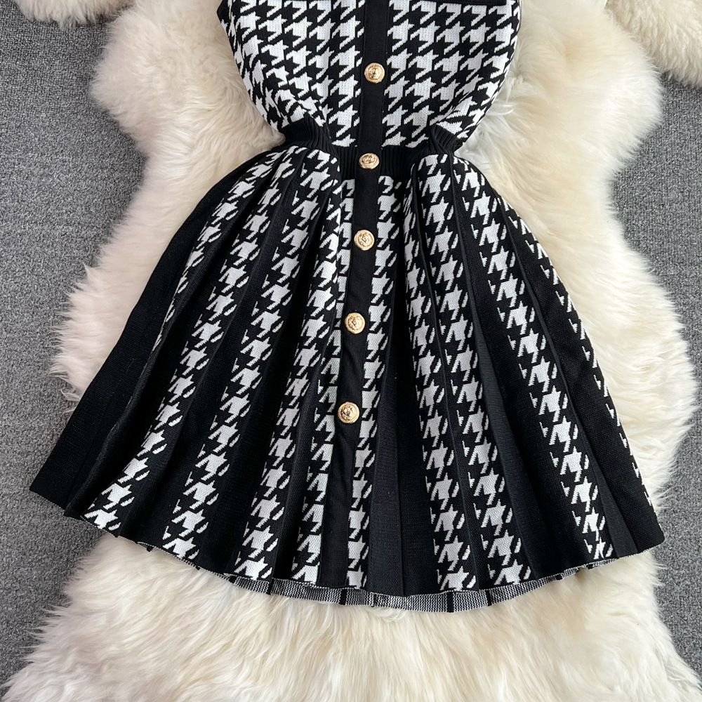 New product selection: Summer American retro style sexy hanging neck, off shoulder, sleeveless waist, slim and short A-line knitted socialite style dress