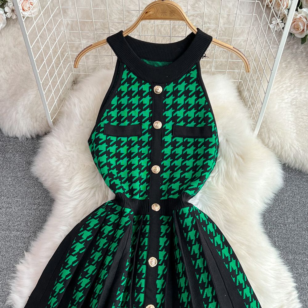 New product selection: Summer American retro style sexy hanging neck, off shoulder, sleeveless waist, slim and short A-line knitted socialite style dress