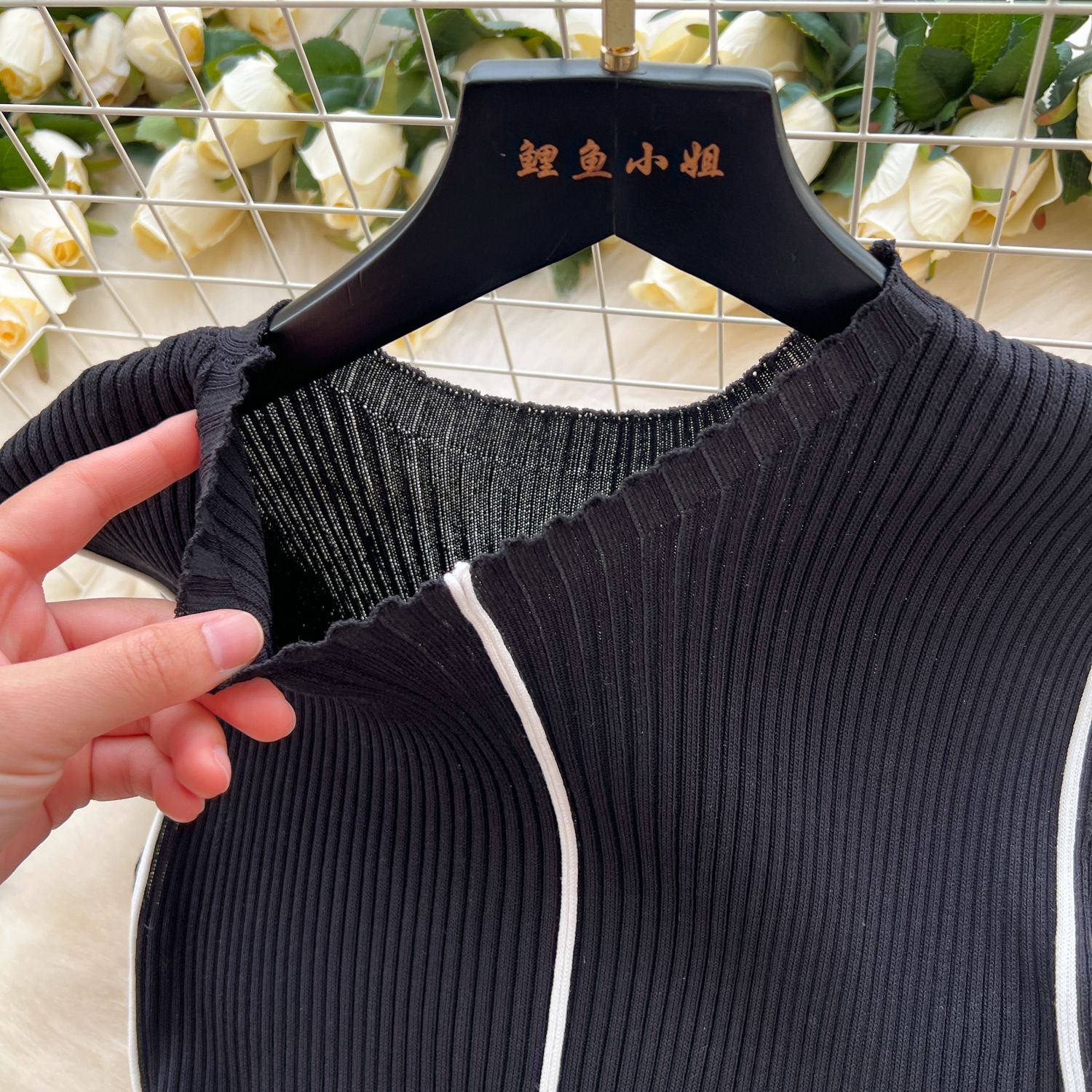 New Product Selection: Goddess Style High End Knitted Dress with Women's Design Sense, niche, slim fit, slimming temperament, contrasting color, hip hugging skirt