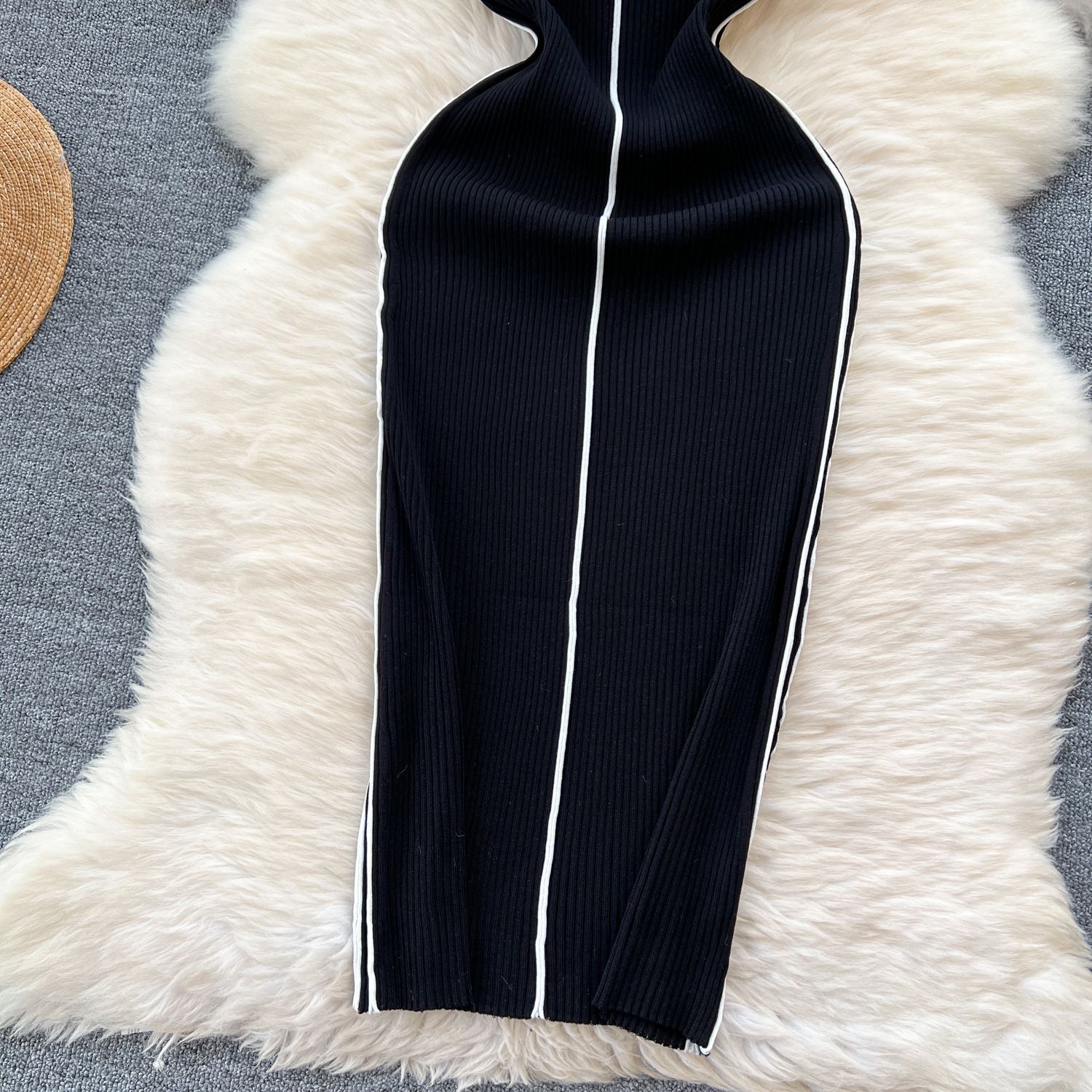 New Product Selection: Goddess Style High End Knitted Dress with Women's Design Sense, niche, slim fit, slimming temperament, contrasting color, hip hugging skirt