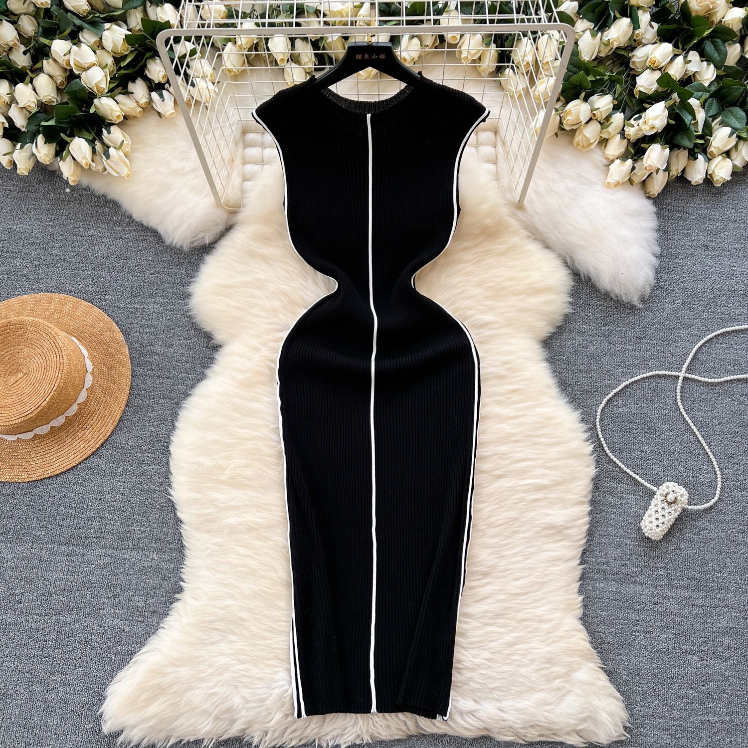New Product Selection: Goddess Style High End Knitted Dress with Women's Design Sense, niche, slim fit, slimming temperament, contrasting color, hip hugging skirt