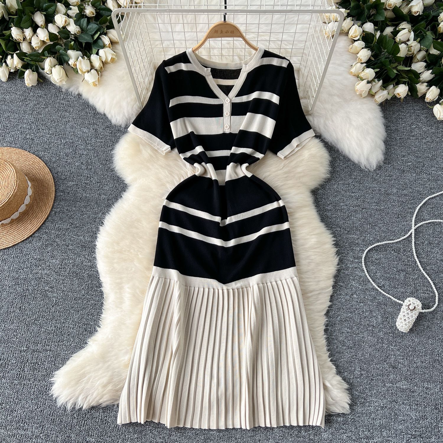 New product selection: Korean style fashionable V-neck short sleeved striped contrasting knitted dress for women, slim and high-end, pleated long skirt for women in summer
