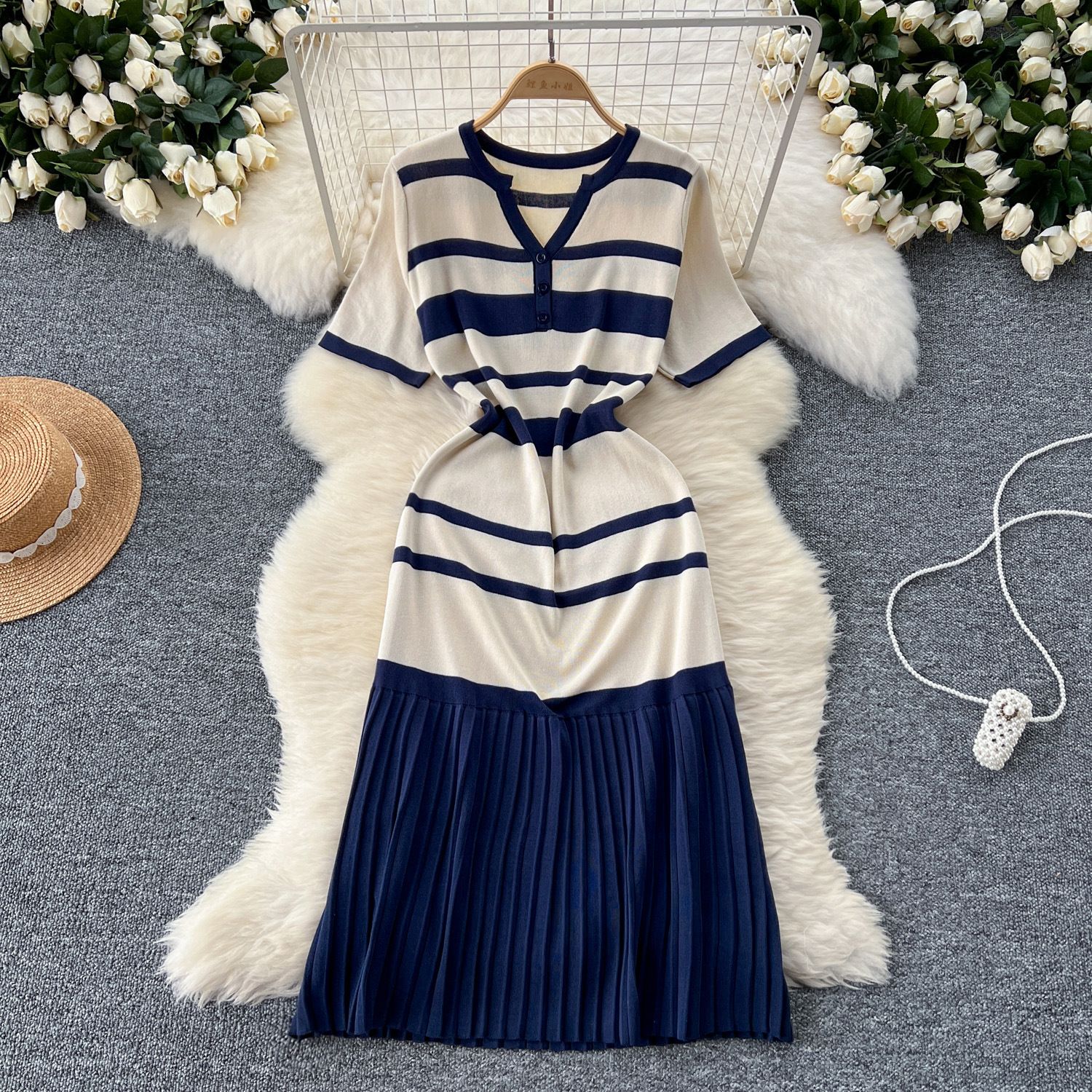 New product selection: Korean style fashionable V-neck short sleeved striped contrasting knitted dress for women, slim and high-end, pleated long skirt for women in summer