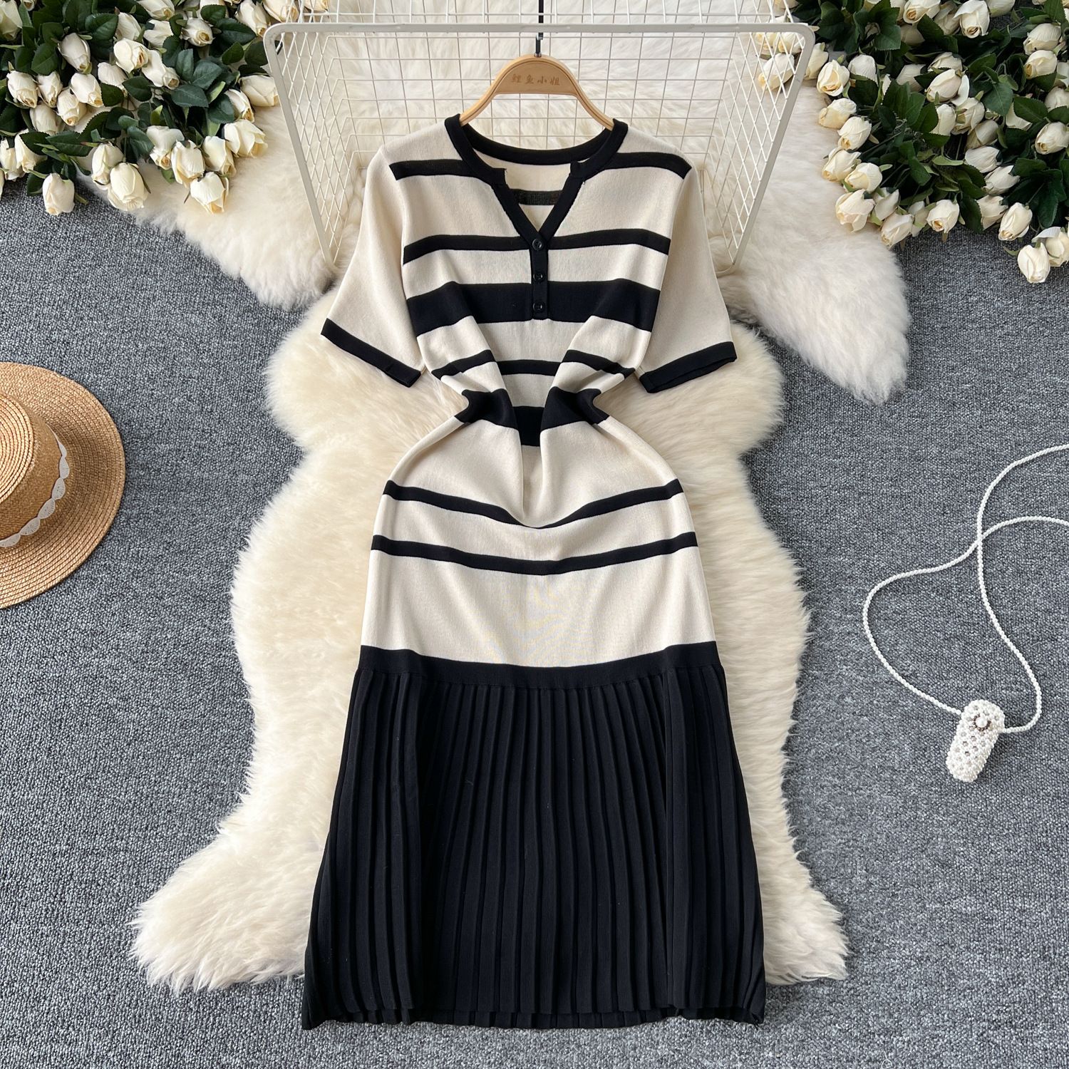 New product selection: Korean style fashionable V-neck short sleeved striped contrasting knitted dress for women, slim and high-end, pleated long skirt for women in summer