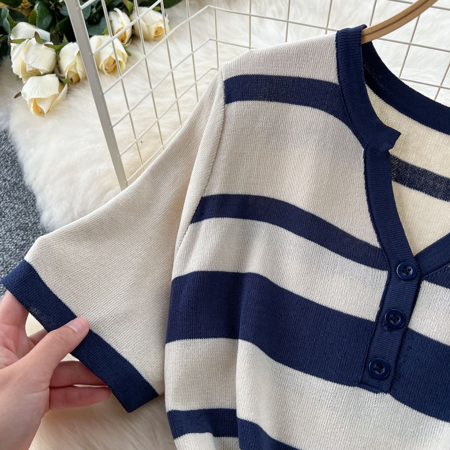 New product selection: Korean style fashionable V-neck short sleeved striped contrasting knitted dress for women, slim and high-end, pleated long skirt for women in summer