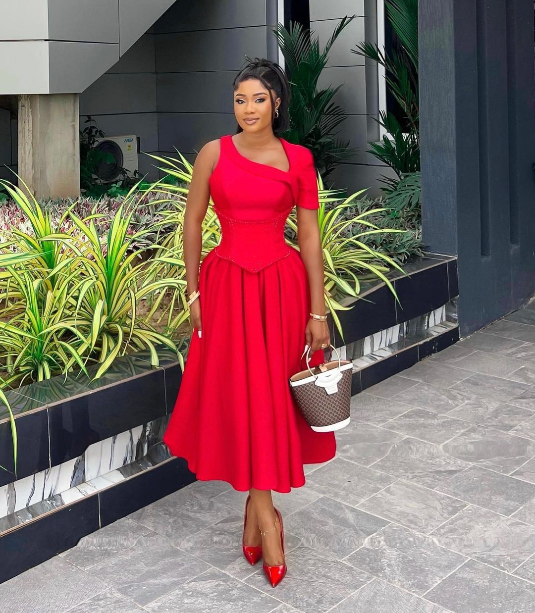 New Product Selection: European and American Foreign Trade Women's Clothing 2024 Summer New Collection: Slant Neck Waist Cover, Slim Short Sleeve, Medium to Long A-line Dress