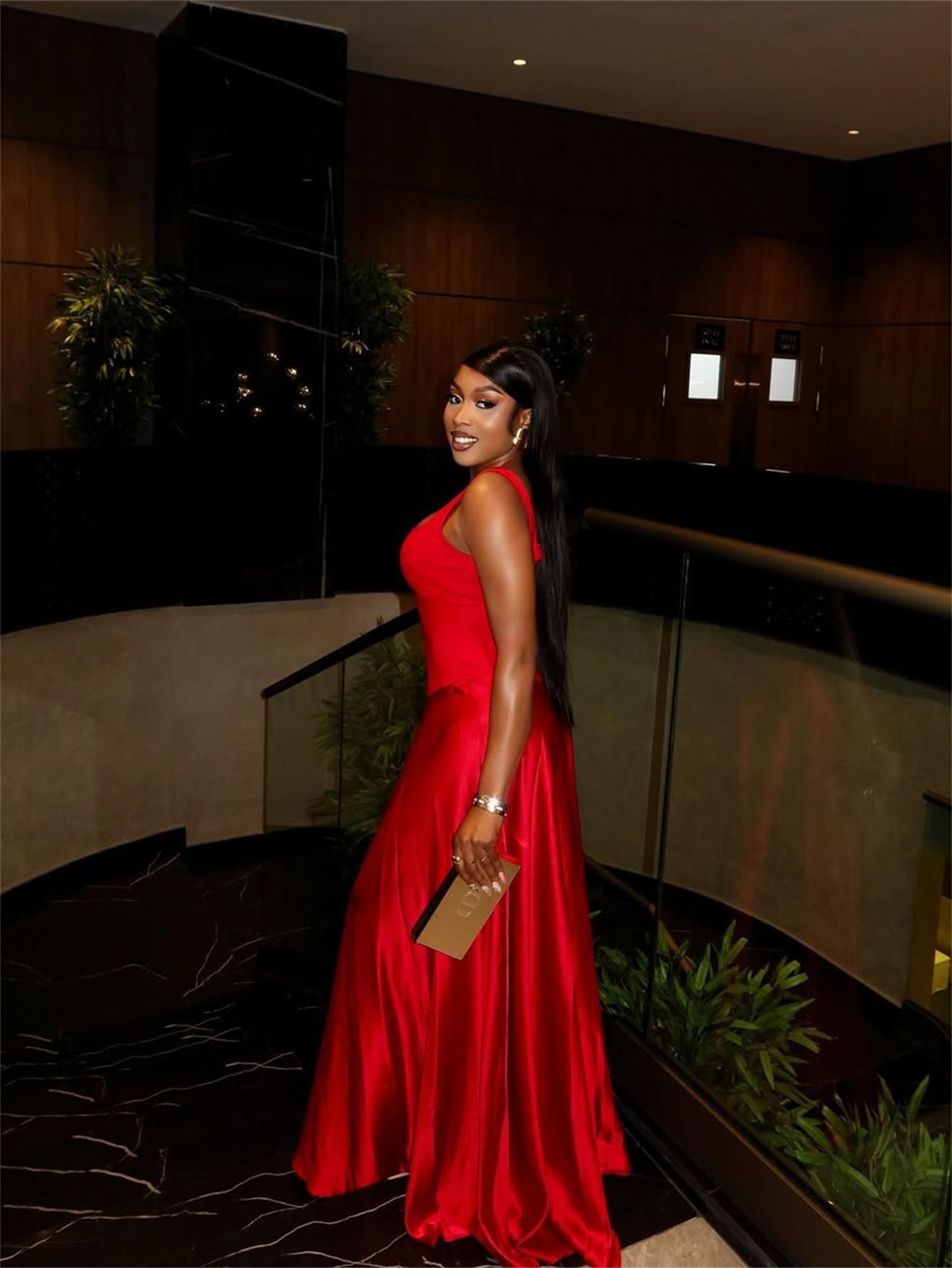 New product selection: European and American new cross-border fashion banquet slim fit sexy solid color U-neck spliced vest long skirt dress