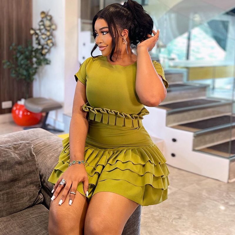 New product selection: European and American style, foreign trade women's fashion, solid color, tight fitting, sweet and fresh pleated skirt, short sleeved round neck short dress, Dress