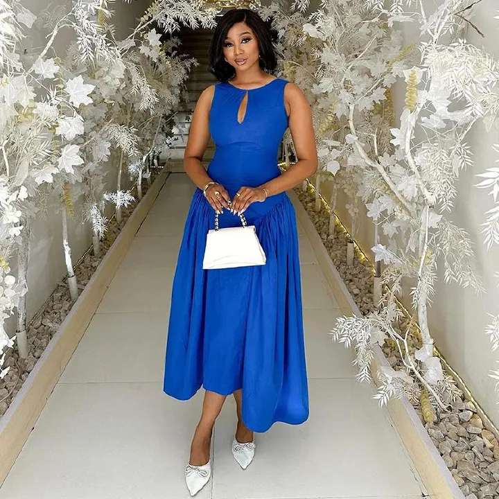 New product selection: European and American foreign trade women's clothing summer new fashion round neck hollow out mid length waist collection sleeveless vest dress