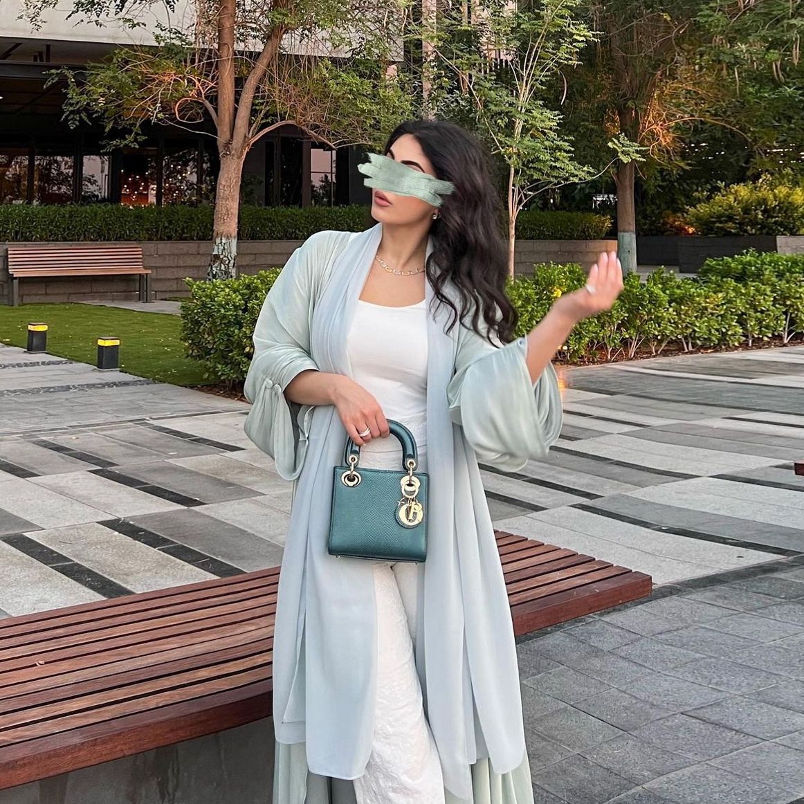 New Product Selection MQ098 Middle East Modest Women's Muslim Robe Abaya Dubai Outerwear Bright Silk Dress Ins Trendy