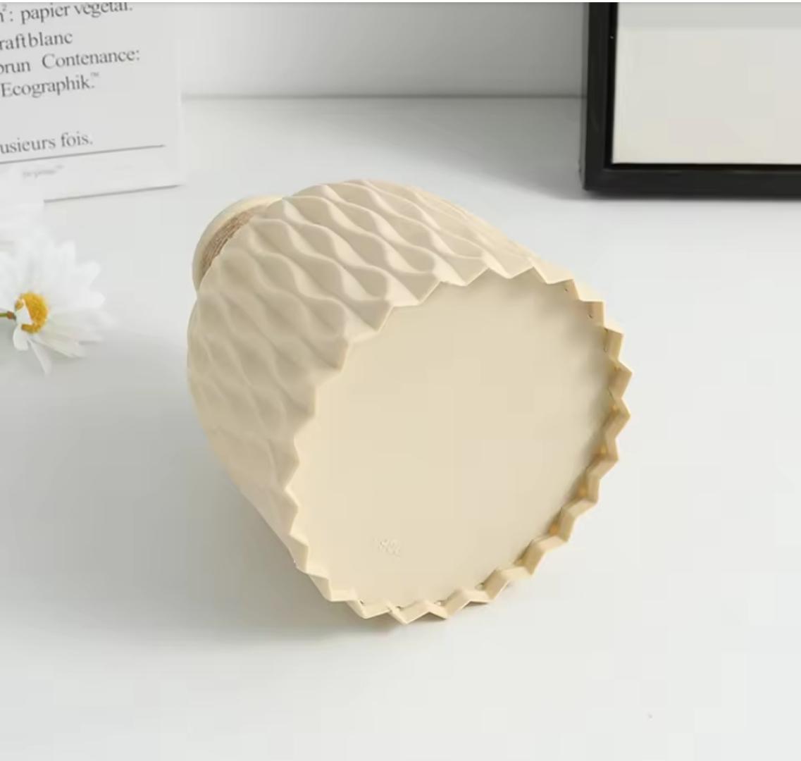 Modern Flower Vase Imitation Ceramic Flower Pot Decoration Home Plastic Vase Flower Arrangement Nordic Style Home Decoration.