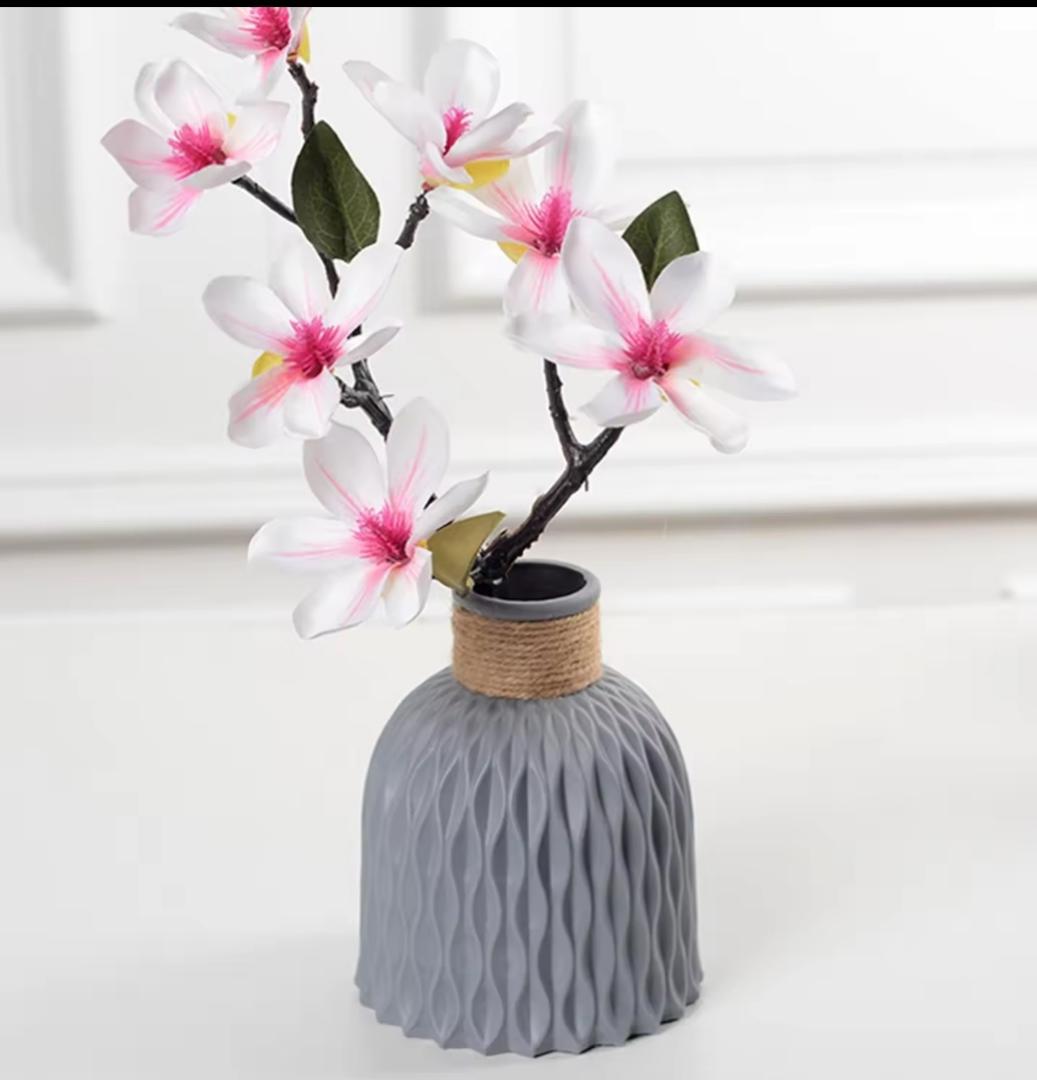 Modern Flower Vase Imitation Ceramic Flower Pot Decoration Home Plastic Vase Flower Arrangement Nordic Style Home Decoration.