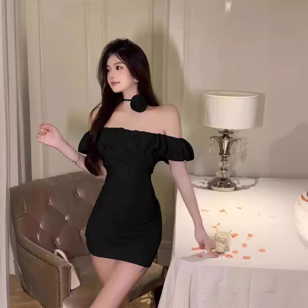 The new short skirt with a straight neck and a lotus leaf is pure and wants to show the pleated skirt, and the straight neck is thin and slim with a waist dress for women