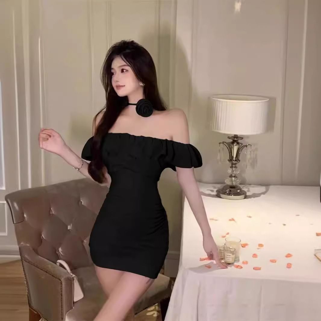 The new short skirt with a straight neck and a lotus leaf is pure and wants to show the pleated skirt, and the straight neck is thin and slim with a waist dress for women