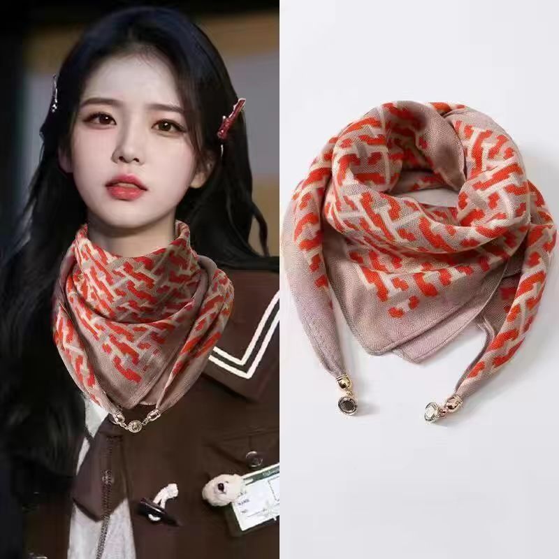2024 New Warm Square Scarf Magnetic Buckle Triangle Silk Scarf Cotton Scarf Women's Spring Autumn/Winter Western Style Scarf
Versatile temperament
