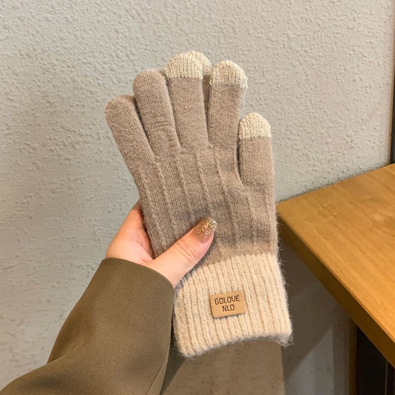 Knitted touchscreen gloves for women in autumn and winter, warm and non slip, with thick velvet gloves, Korean version for men and women
Knitted Glove