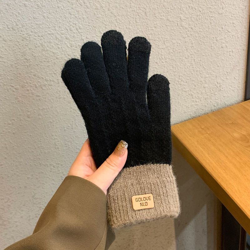Knitted touchscreen gloves for women in autumn and winter, warm and non slip, with thick velvet gloves, Korean version for men and women
Knitted Glove