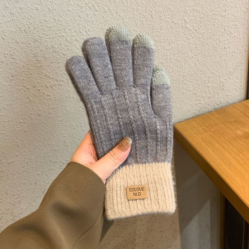 Knitted touchscreen gloves for women in autumn and winter, warm and non slip, with thick velvet gloves, Korean version for men and women
Knitted Glove