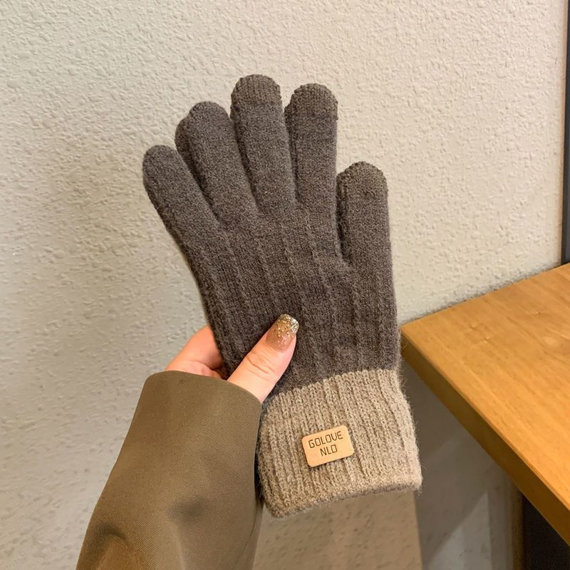 Knitted touchscreen gloves for women in autumn and winter, warm and non slip, with thick velvet gloves, Korean version for men and women
Knitted Glove
