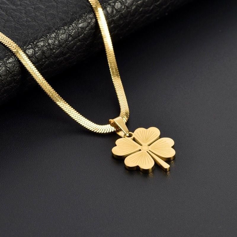 3-piece set Personalized Four Leaf Clover Lucky Grass Pendant Clavicle Chain Simple and Unique Snake Bone Chain Neck Ornament