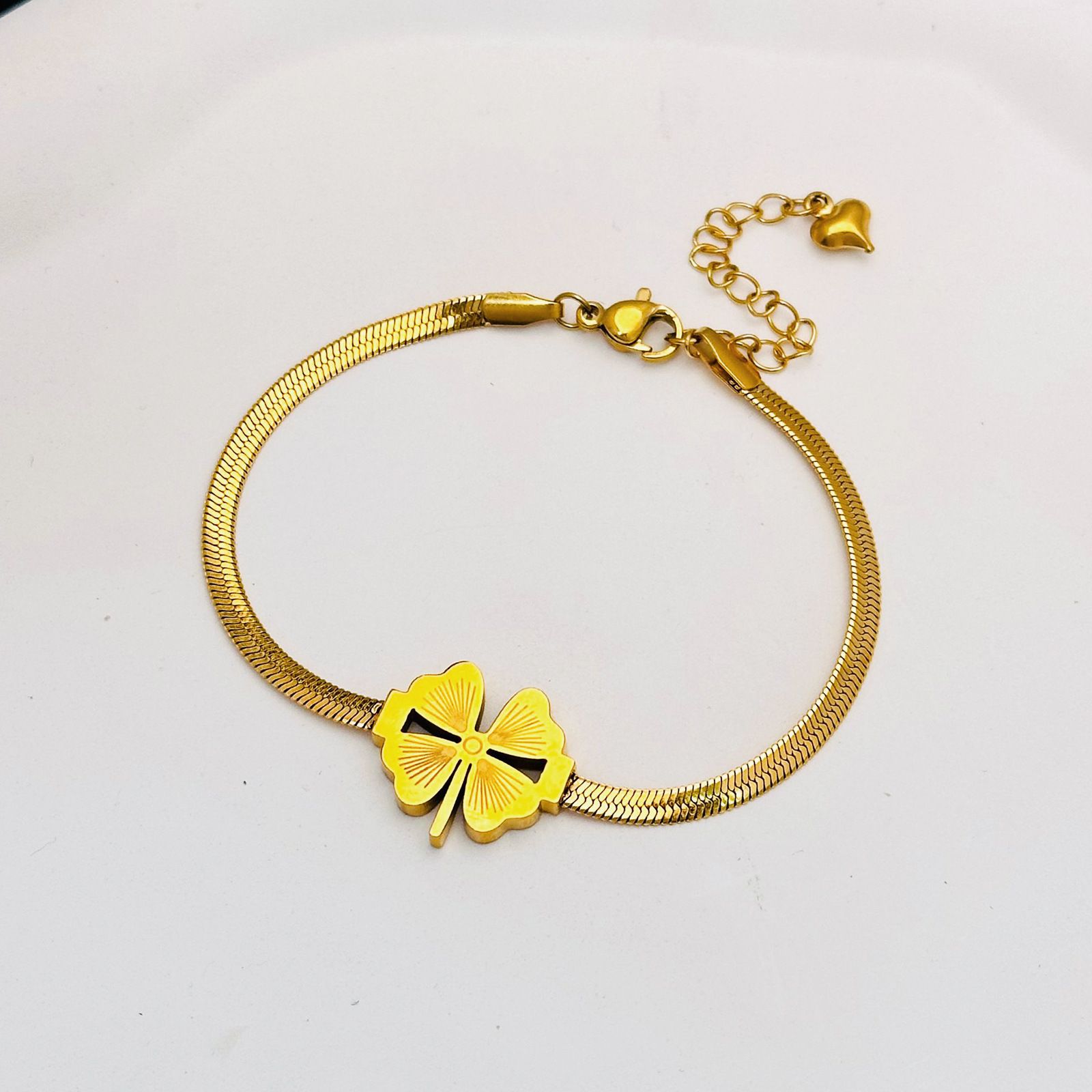 3-piece set Personalized Four Leaf Clover Lucky Grass Pendant Clavicle Chain Simple and Unique Snake Bone Chain Neck Ornament