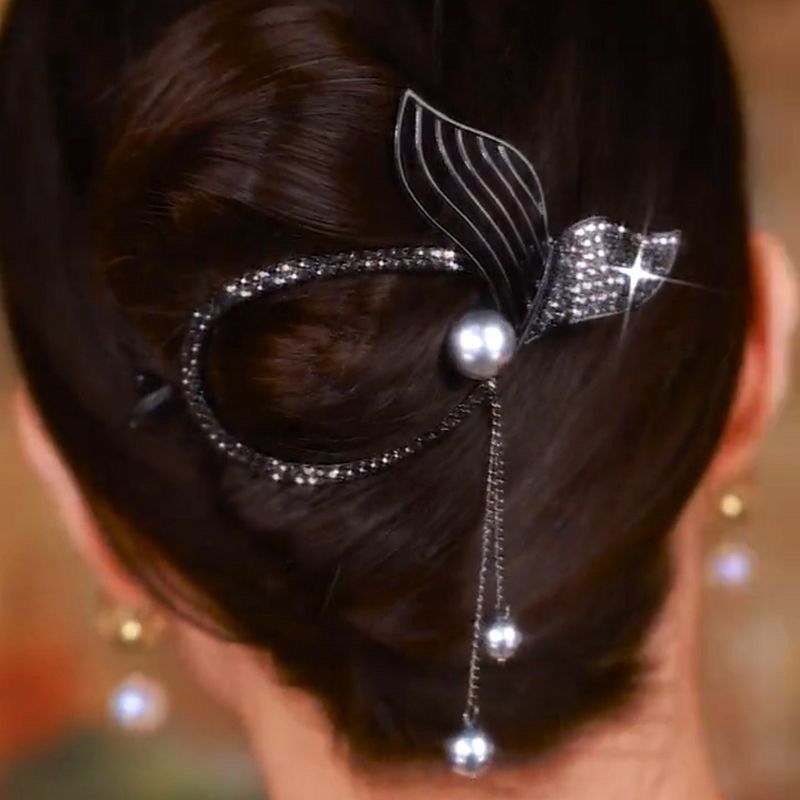 Fish tail twisting clip tassel fixing artifact, one word clip, light luxury horizontal clip, hair hairpin, back of the head grasping clip, disc hair clipper