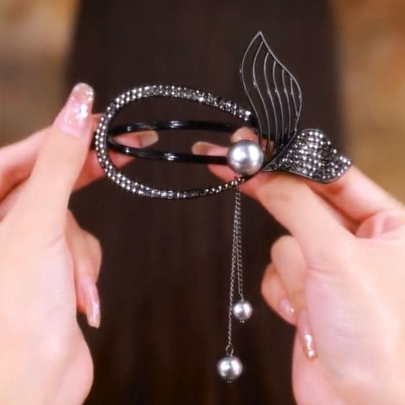 Fish tail twisting clip tassel fixing artifact, one word clip, light luxury horizontal clip, hair hairpin, back of the head grasping clip, disc hair clipper