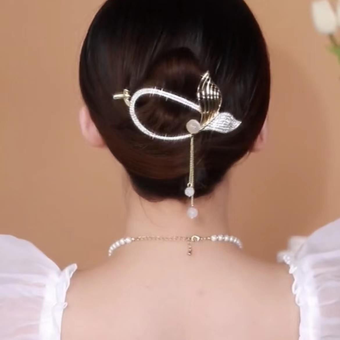Fish tail twisting clip tassel fixing artifact, one word clip, light luxury horizontal clip, hair hairpin, back of the head grasping clip, disc hair clipper