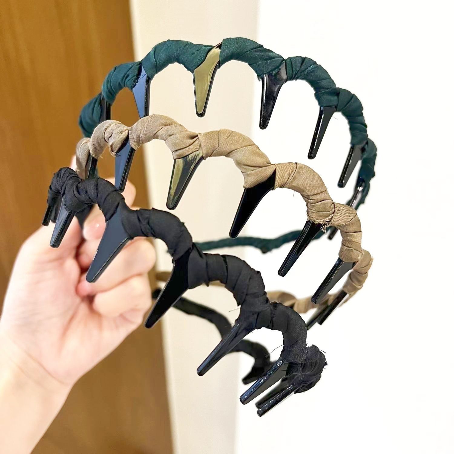 Hairband for women with teeth on the face, anti slip and broken hair, French wave headband for hair compression