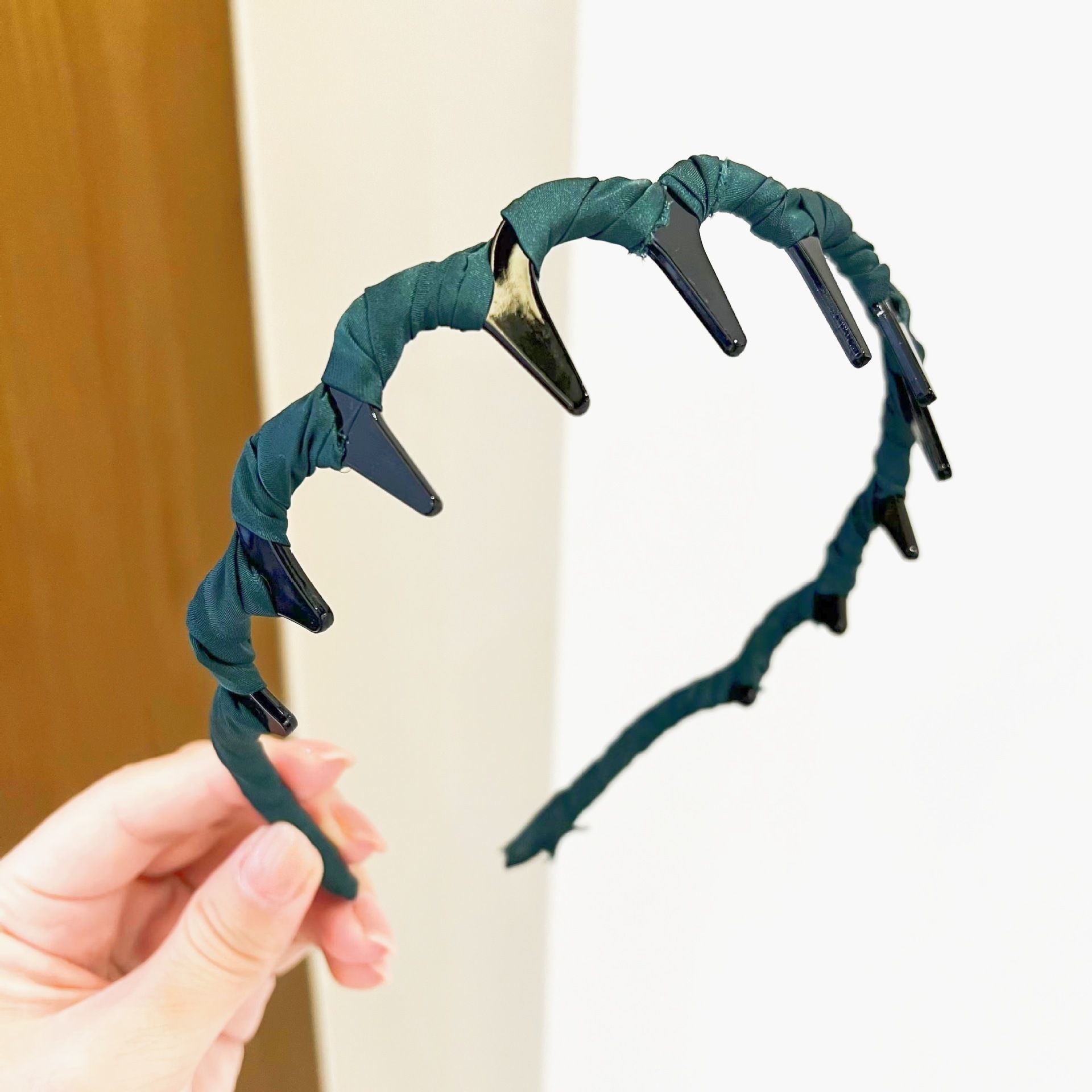 Hairband for women with teeth on the face, anti slip and broken hair, French wave headband for hair compression