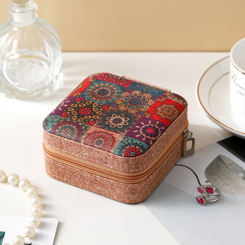 Retro portable travel cross-border jewelry storage box, pearl treasure box, compact ring packaging jewelry box, needle and thread box