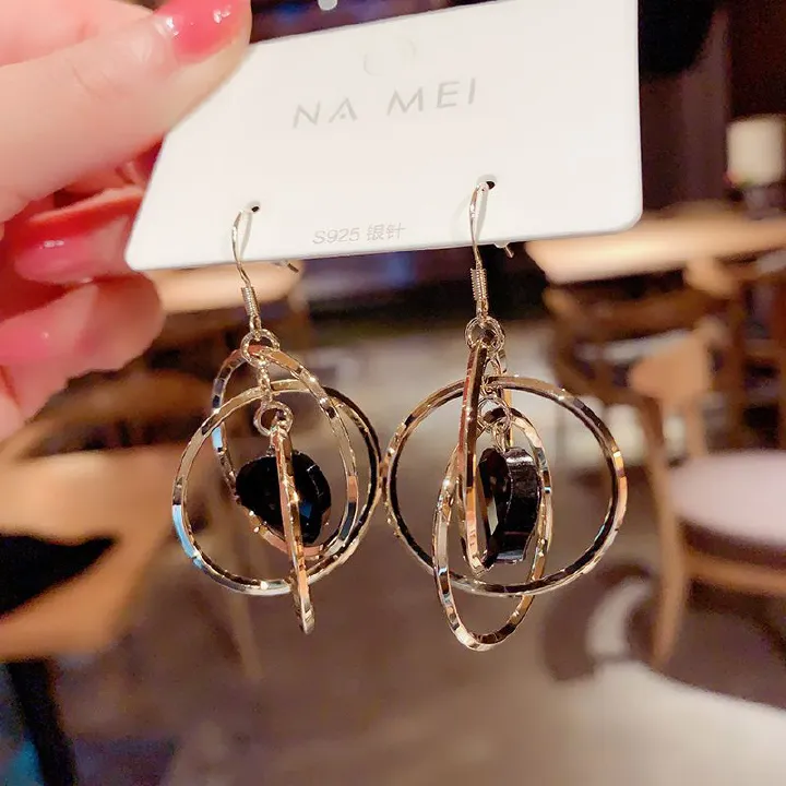 Fashionable circle three-dimensional loop earrings with feminine temperament, retro 925 silver needle earrings, ear hooks