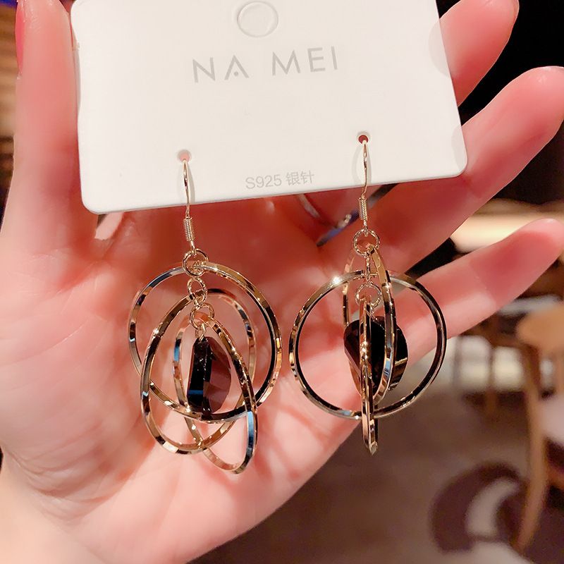 Fashionable circle three-dimensional loop earrings with feminine temperament, retro 925 silver needle earrings, ear hooks