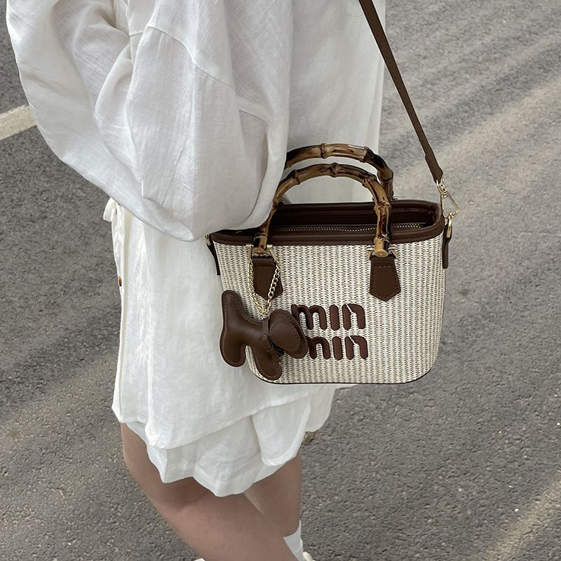 2025 New Spring Fashion Color Contrasting Straw Weaving Bamboo Festival Vegetable Basket Bag Water Bucket Bag Handheld Single Shoulder Diagonal Span Bag Women's Bag